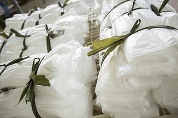 El arroz plástico flexible Packging empaqueta bolsos tejidos los PP de la laminación de Bopp con el agujero del escape